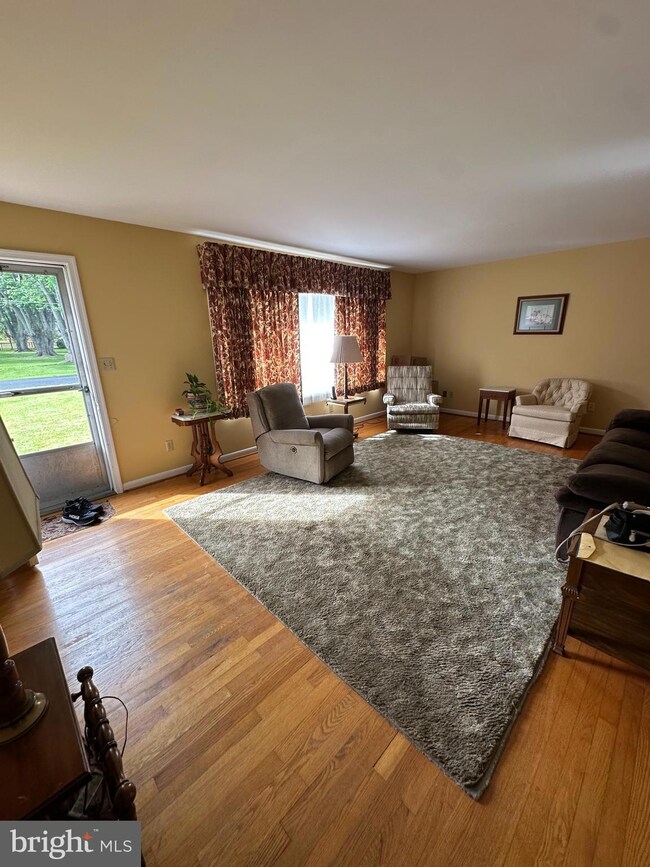 560 Evans Ave, Warrenton, VA 20186 - photo 7