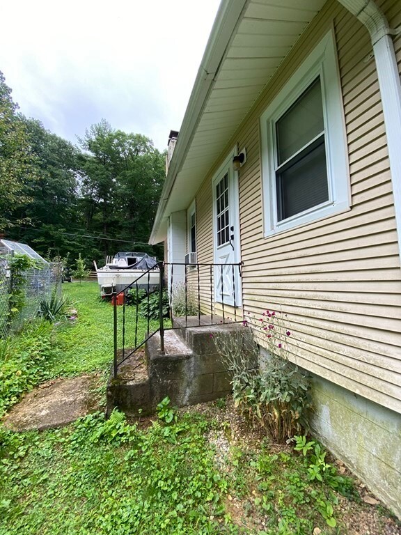 9 Crestwood Rd, Brimfield, MA 01010 - photo 7