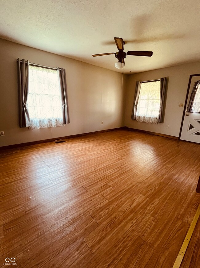 Step into this natural filled lighted Living room. Complete with Laminate flooring and ceiling fan.