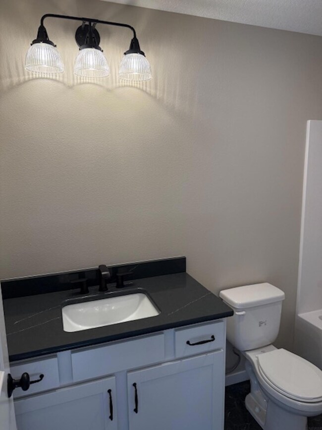 5768 Wall St, Waterloo, IA 50701 - photo 6