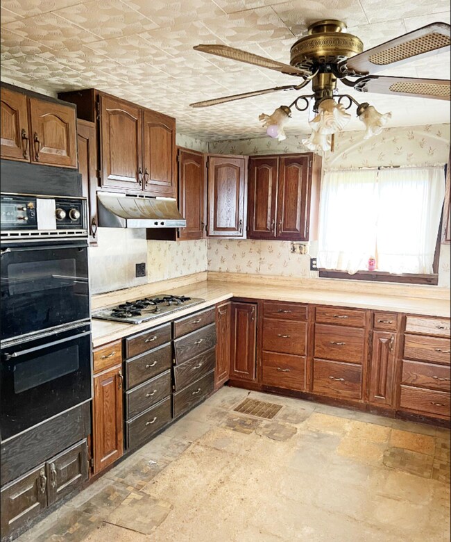 18 S Westfield St, La Porte, IN 46350 - photo 5