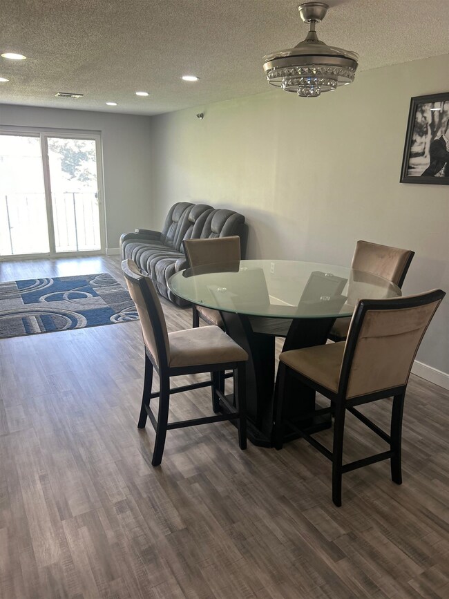 435 Abbott Farm Ln, Hudson, NH 03051 - photo 3