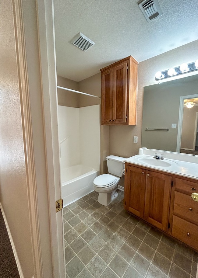 1010 Turkey Creek Ct unit B, Bridgeport, TX 76426 - photo 5
