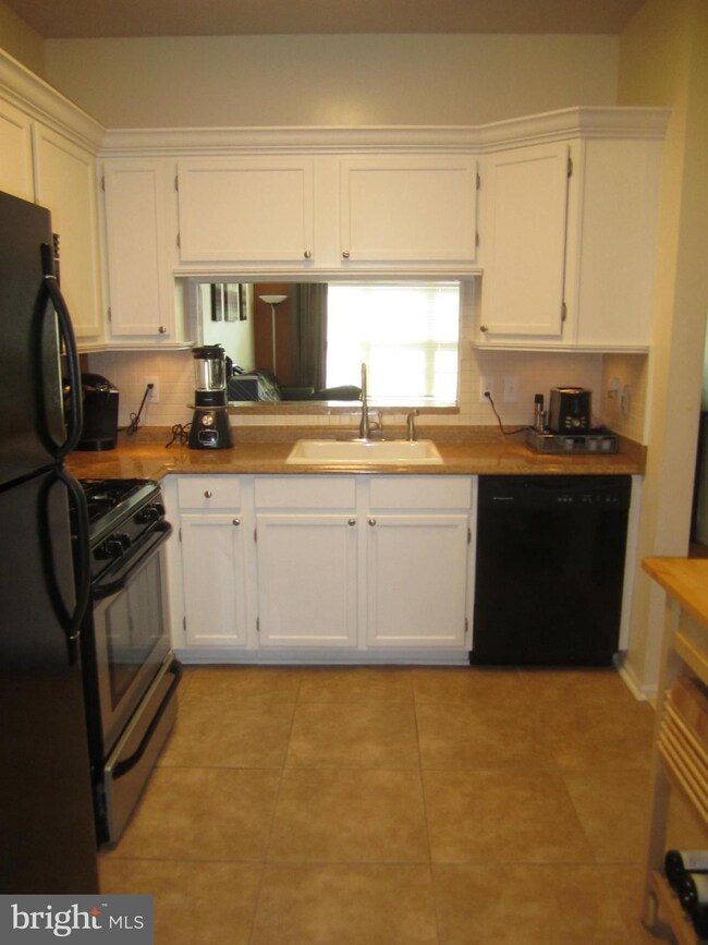 9132 Groffs Mill Dr unit 9132, Owings Mills, MD 21117 - photo 7