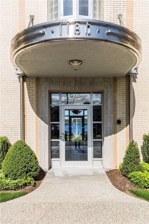 1180 Narragansett Blvd unit 6, Cranston, RI 02905 - photo 2