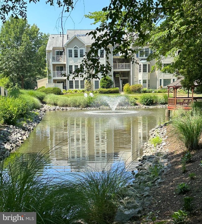 12233 Fairfield House Dr unit 208B, Fairfax, VA 22033 - photo 2