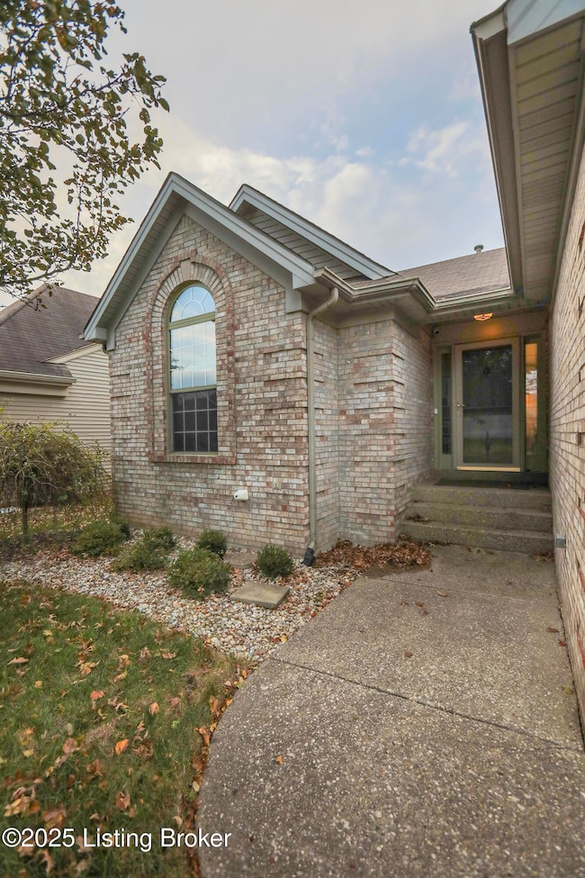 11115 Coventry Greens Dr, Louisville, KY 40241 - photo 2