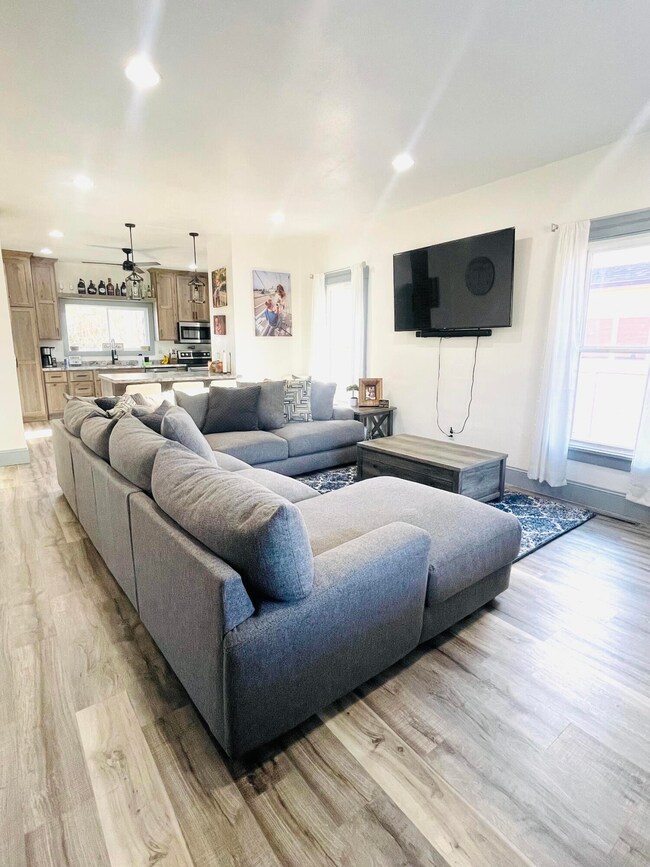 Living Room 615 E 5