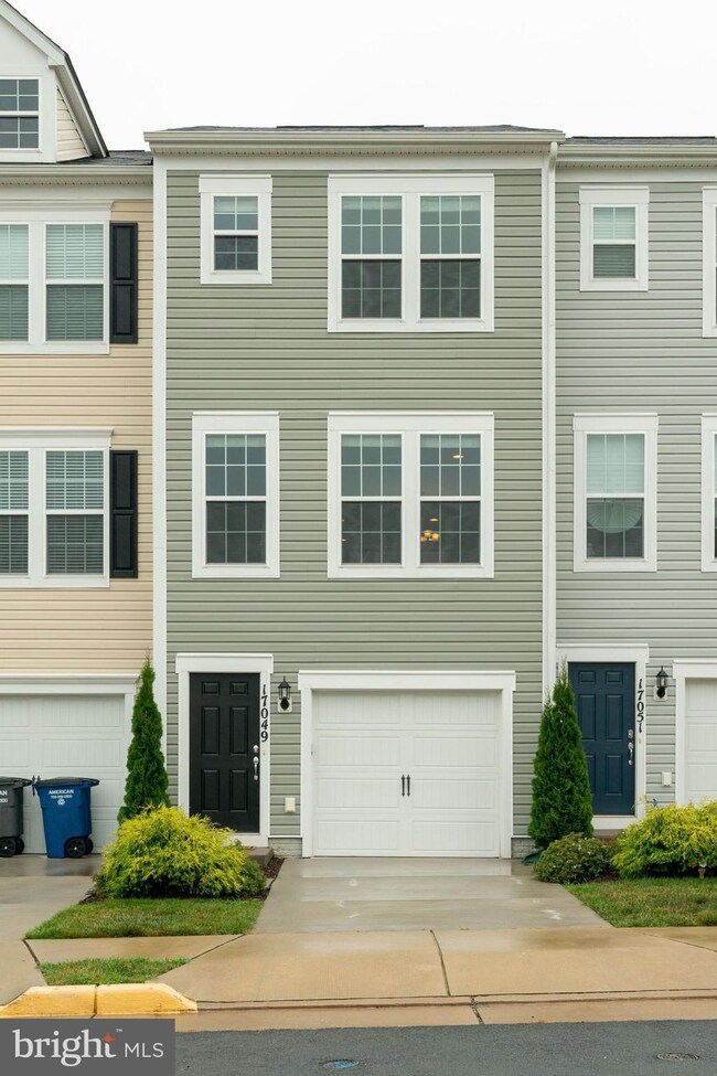 17049 Gibson Mill Rd unit 110, Dumfries, VA 22026 - photo 2