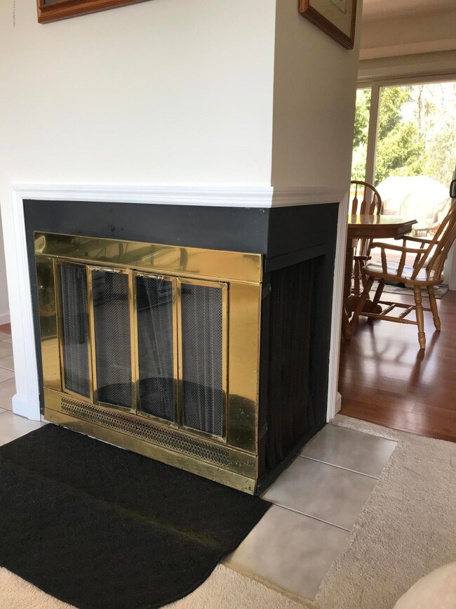 CORNER FIREPLACE LV.RM.