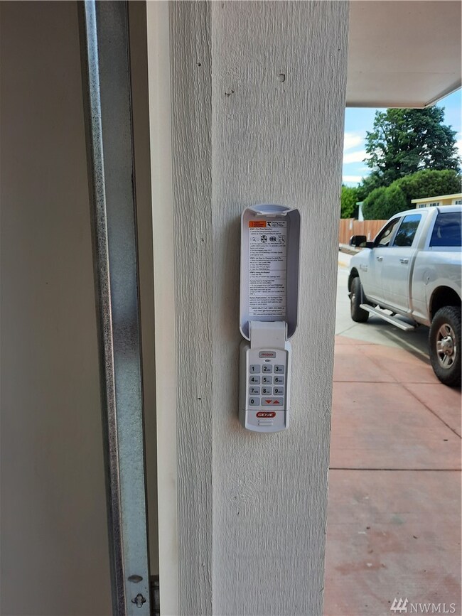 14420 34th Ln S, Tukwila, WA 98168 - photo 7