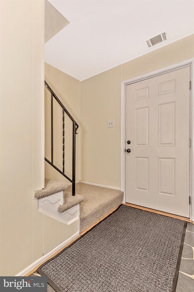 17901 Hickory Ln, Hagerstown, MD 21740 - photo 4