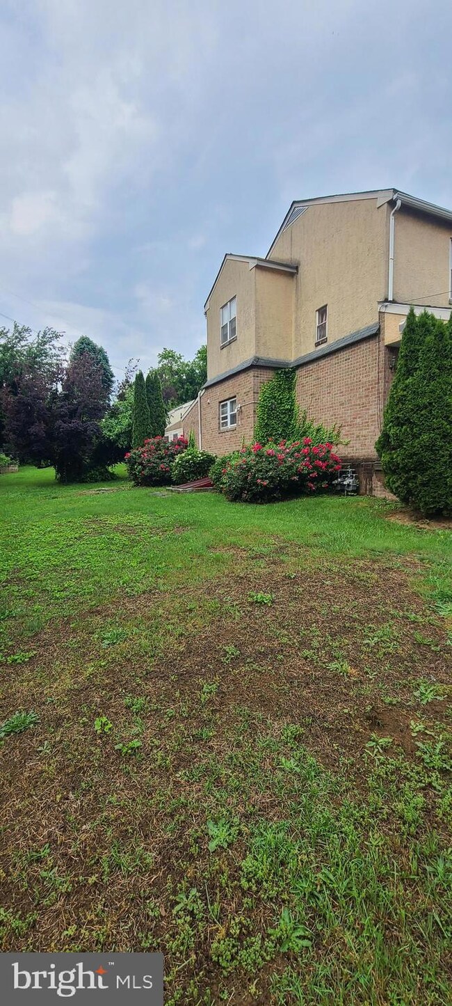 1030 Lawrence Ave, Darby, PA 19023 - photo 5