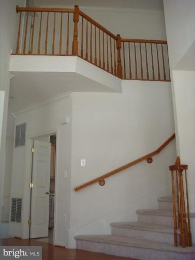 17059 Anns Brook Ct, Woodbridge, VA 22191 - photo 2
