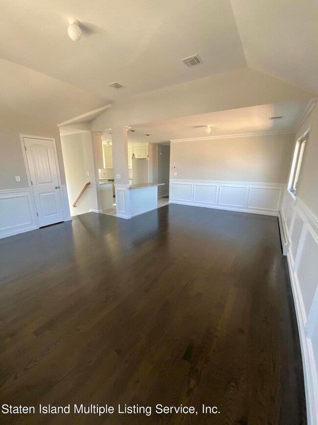 LIVINGROOM & DINNING ROOM COMBO-202 HAWT