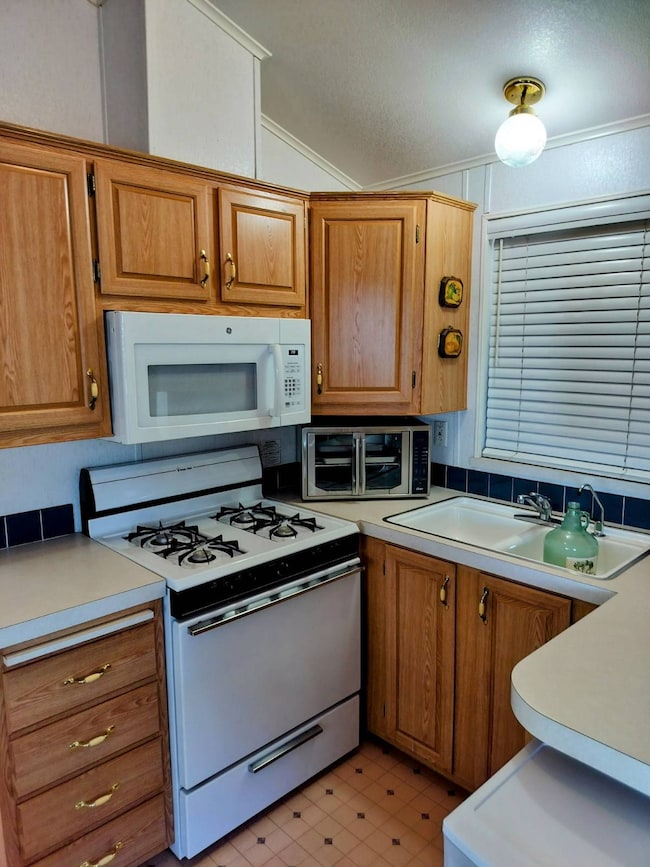 10667 S Avenue 10 E unit D2, Yuma, AZ 85365 - photo 6