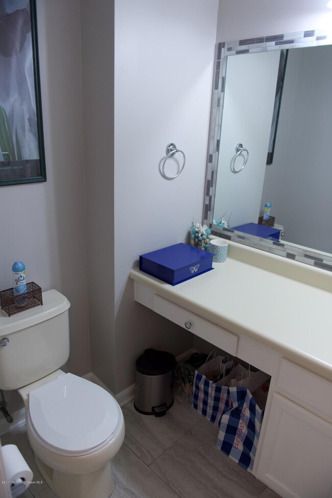 1/2 Bath in Foyer