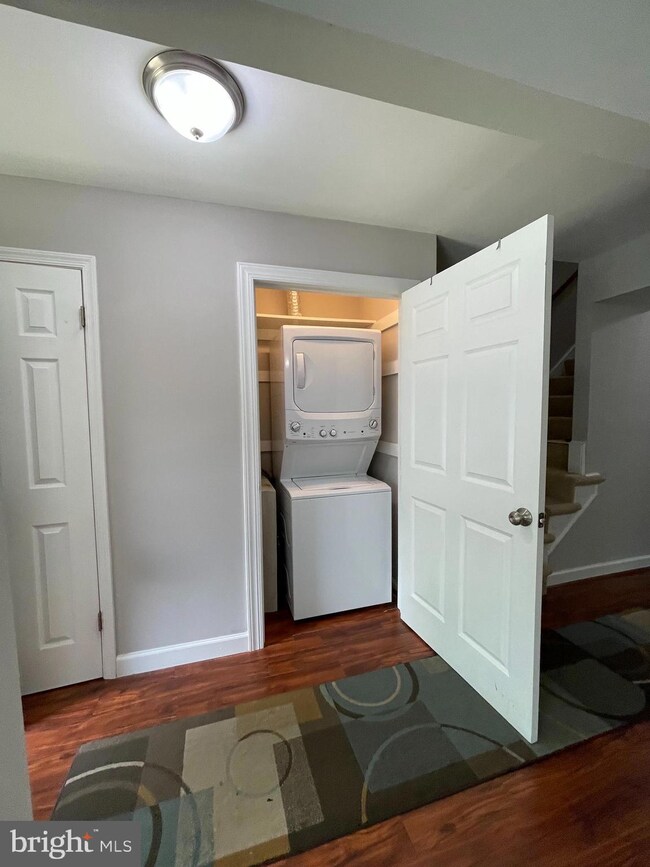 8094 Sleepy View Ln, Springfield, VA 22153 - photo 6