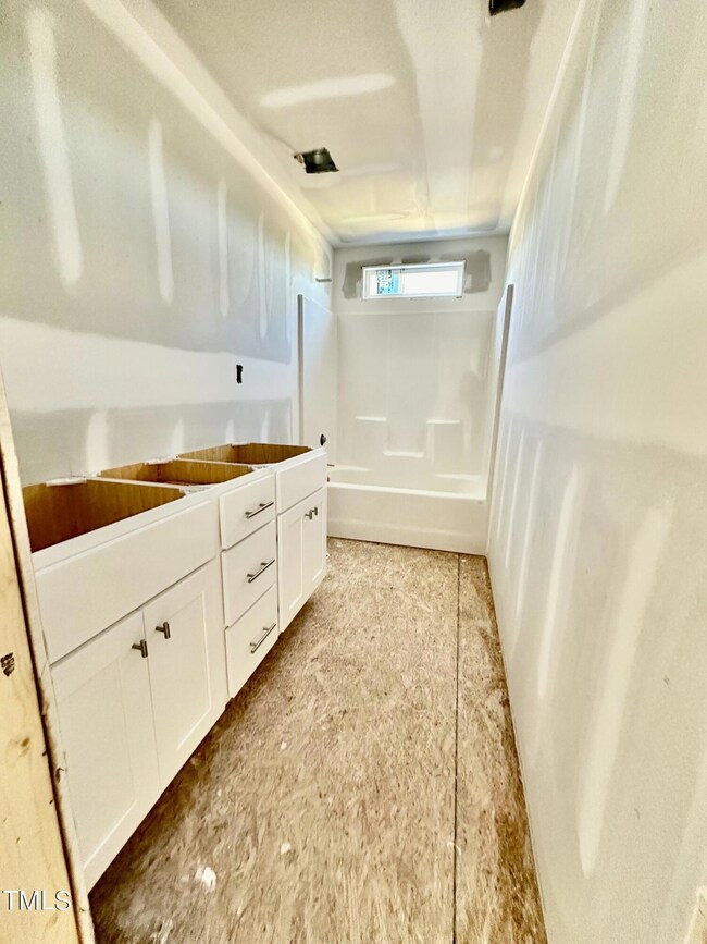 2 Sinks/transom/drawers/quartz counter