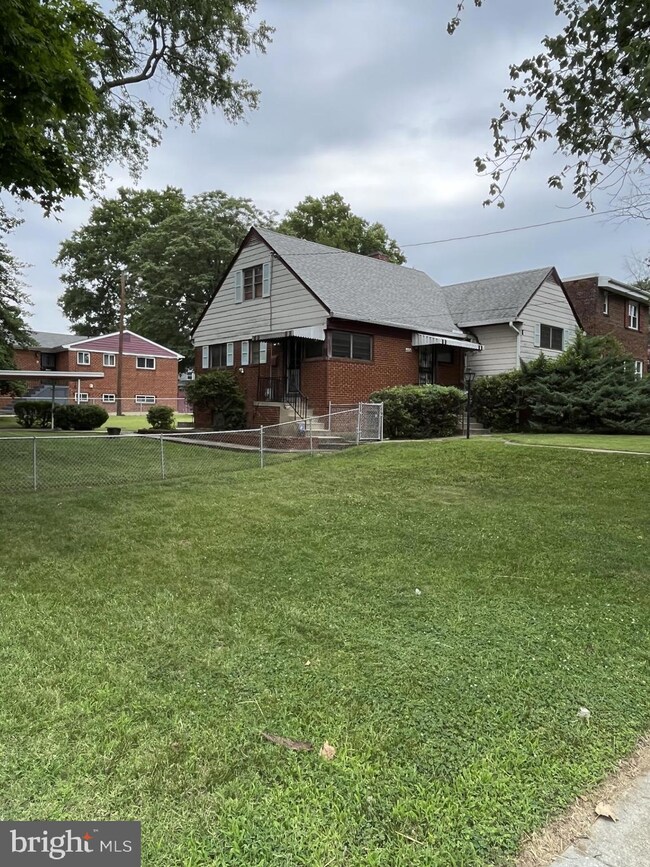 4604 Blaine St NE, Washington, DC 20019 - photo 2