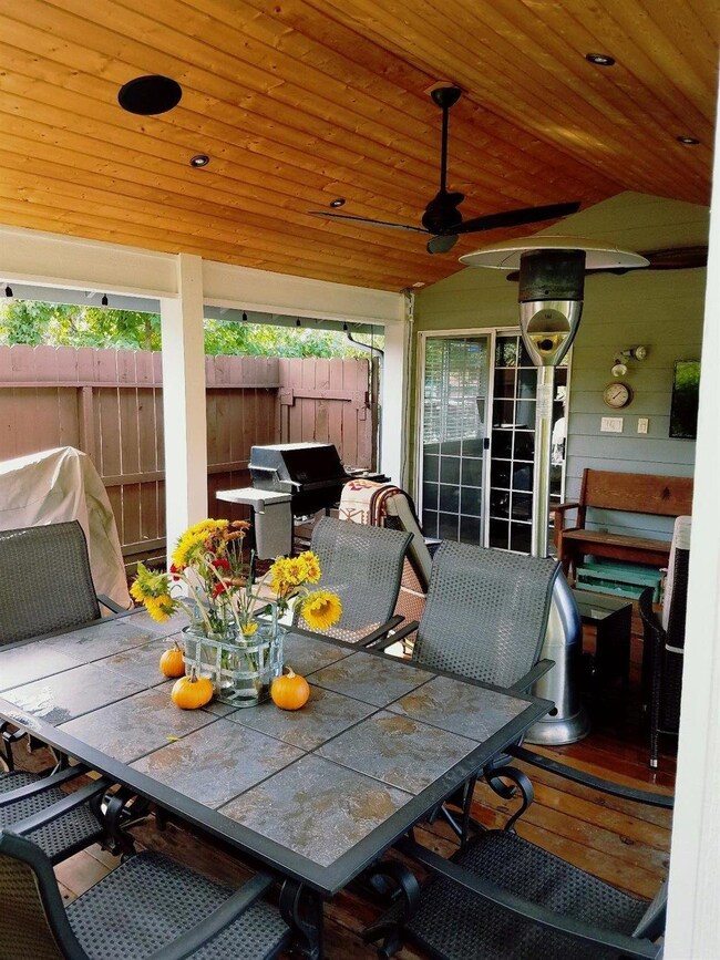 1501 NW Thompson Way, Grants Pass, OR 97526 - photo 3