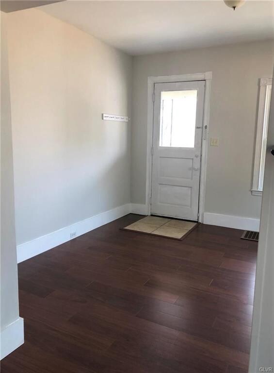FRONT LIVING RM