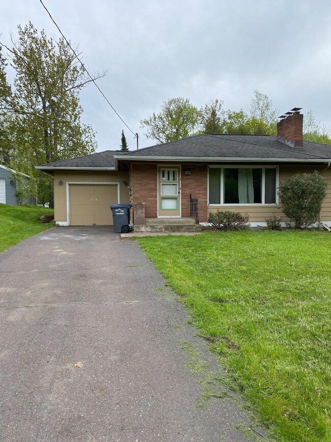 608 W Arrowhead Rd, Duluth, MN 55811 - photo 2