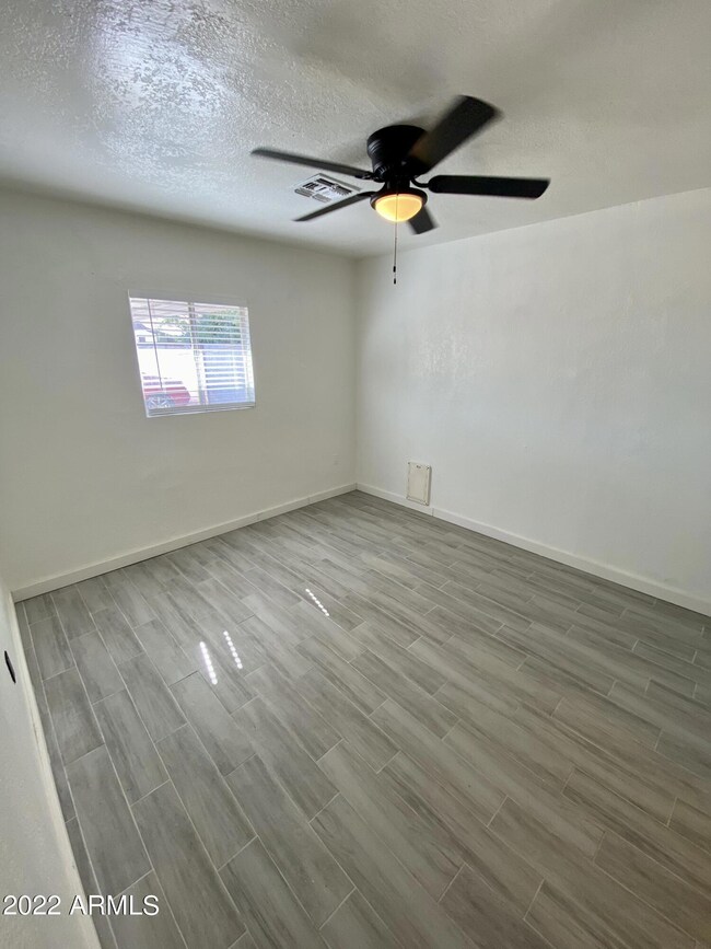 BEDROOM UNIT 1