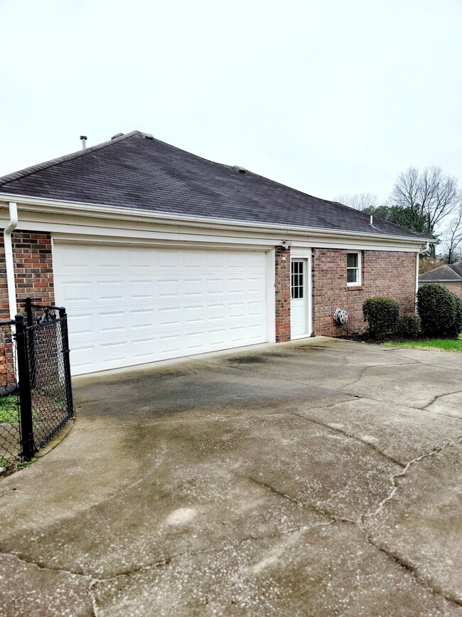 210 Megan Cir, Shelbyville, TN 37160 - photo 3