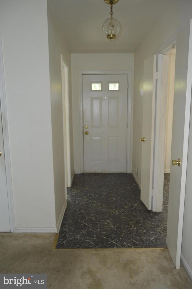 14838 Belle Ami Dr, Laurel, MD 20707 - photo 2