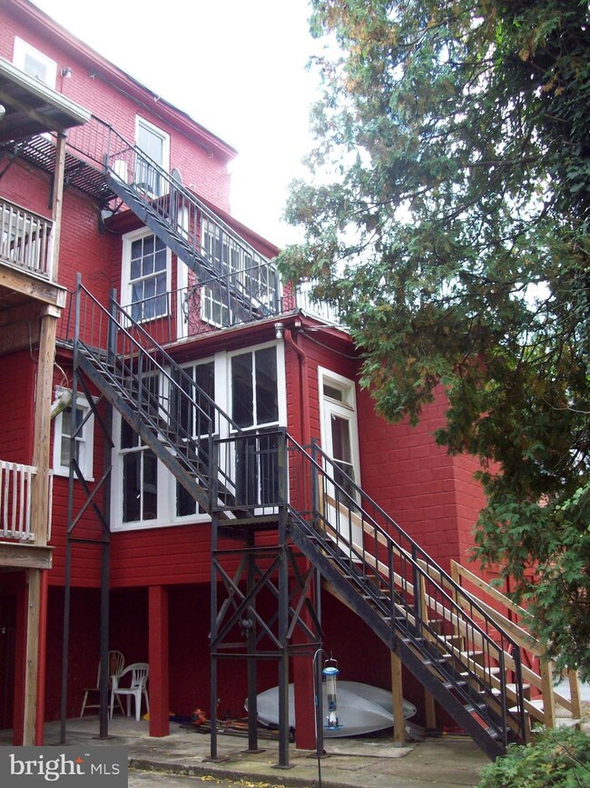 139 S 2nd St, Chambersburg, PA 17201 - photo 2