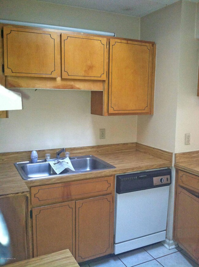 8988 Ivey Rd, Jacksonville, FL 32216 - photo 5