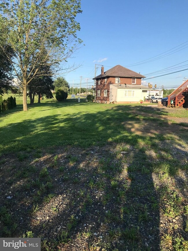 135 Neiffer Rd, Royersford, PA 19468 - photo 6