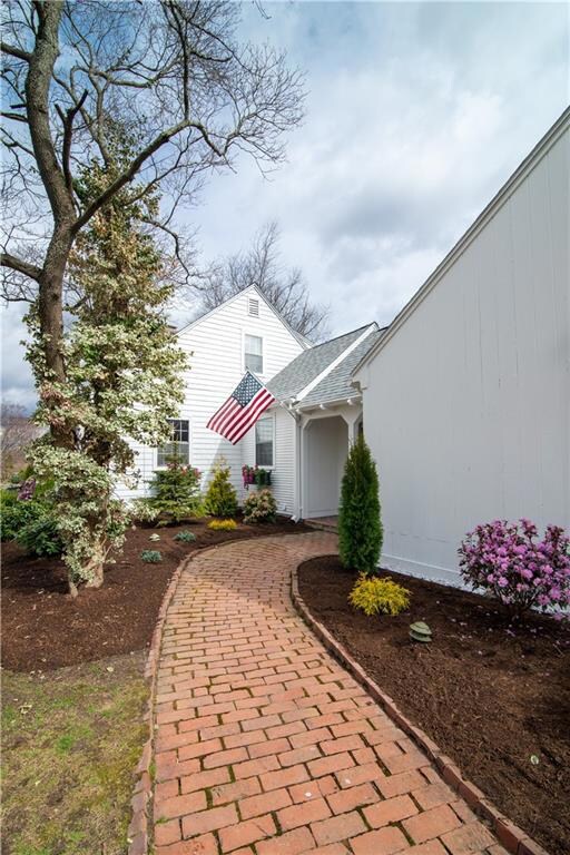 372 Comstock Pkwy, Cranston, RI 02921 - photo 4