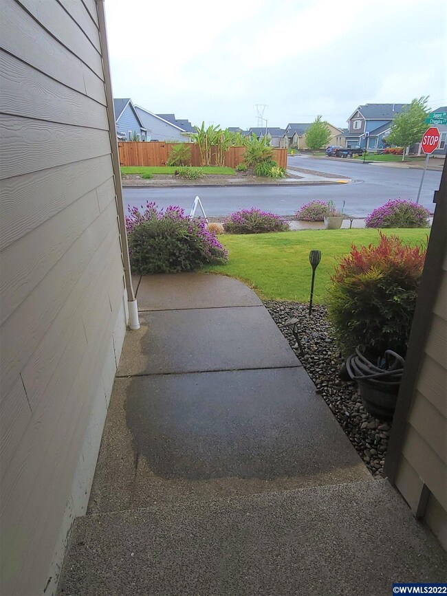 6105 NE Chandra Ct, Albany, OR 97321 - photo 4