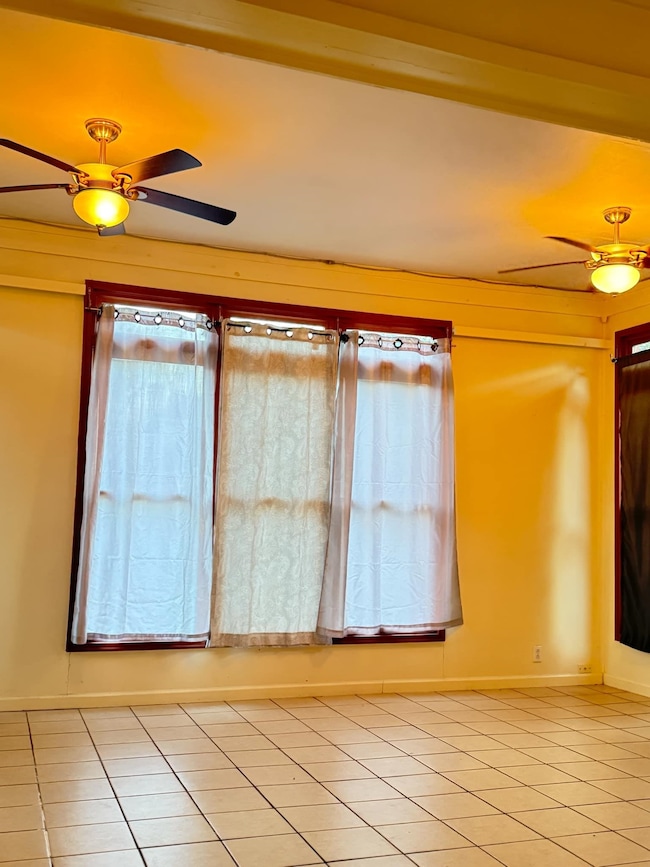 Unfurnished room with light tile patterned floorin