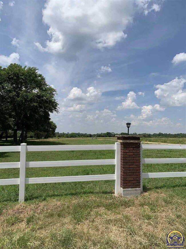 5037 SW Urish Rd, Topeka, KS 66610 - photo 3