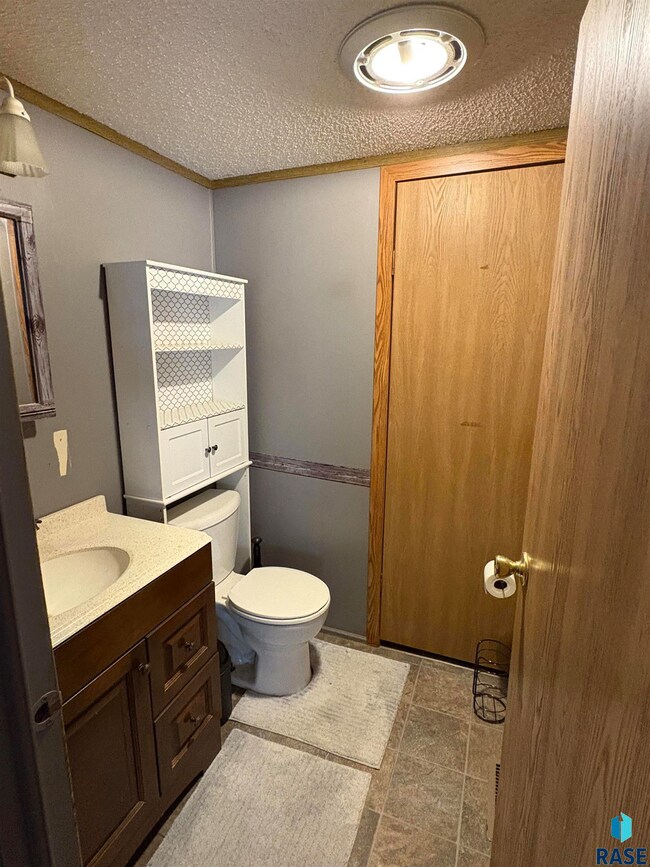 6404 W Nuthatch Place, Sioux Falls, SD 57107 - photo 5