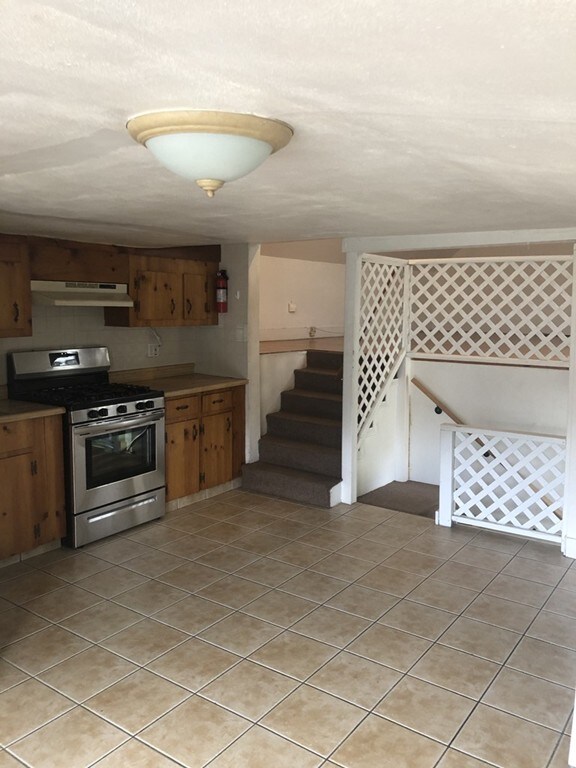 6 Green St unit 4, Carver, MA 02330 - photo 3