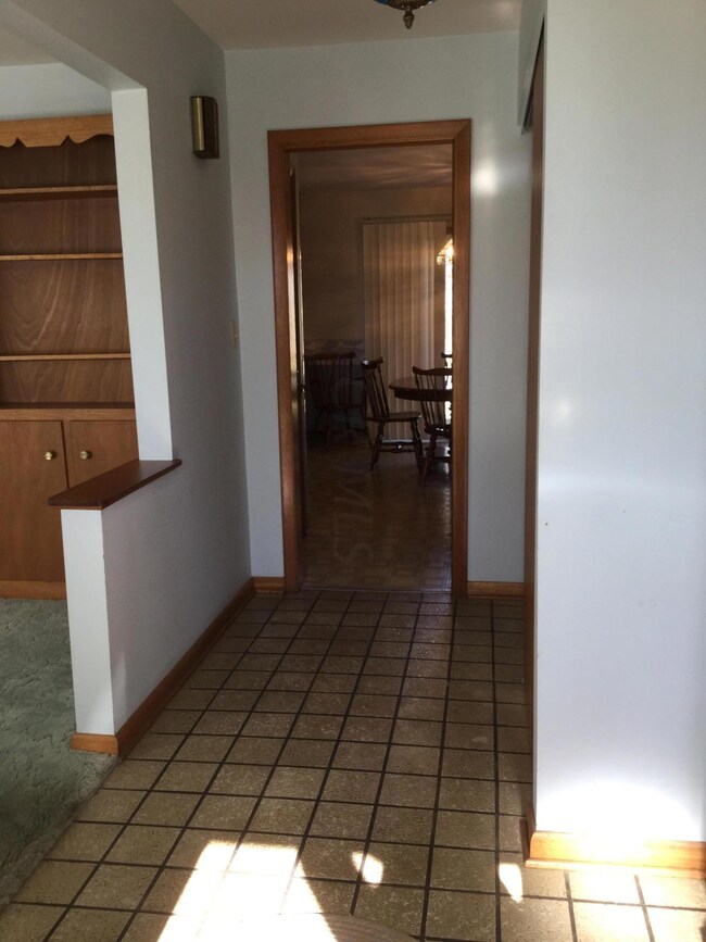 1014 Plum Ridge, Columbus, OH 43213 - photo 4