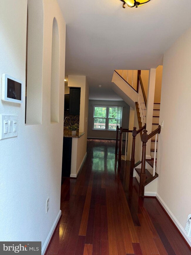 14462 Long Channel Cir, Germantown, MD 20874 - photo 4