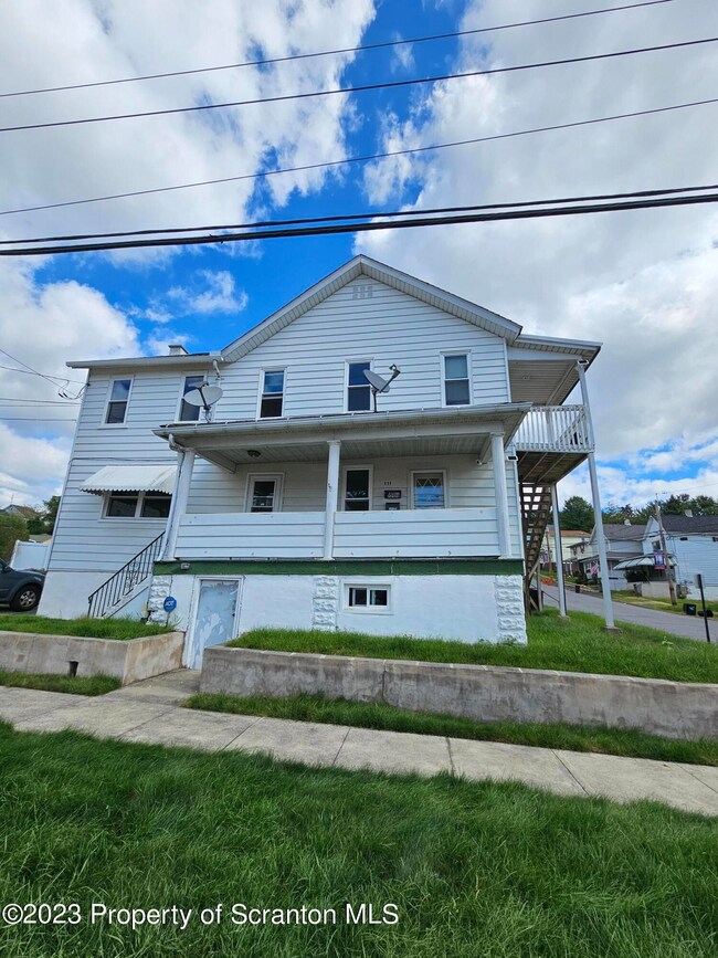 111 Apt 1 W Grove St, Dunmore, PA 18509 - photo 2