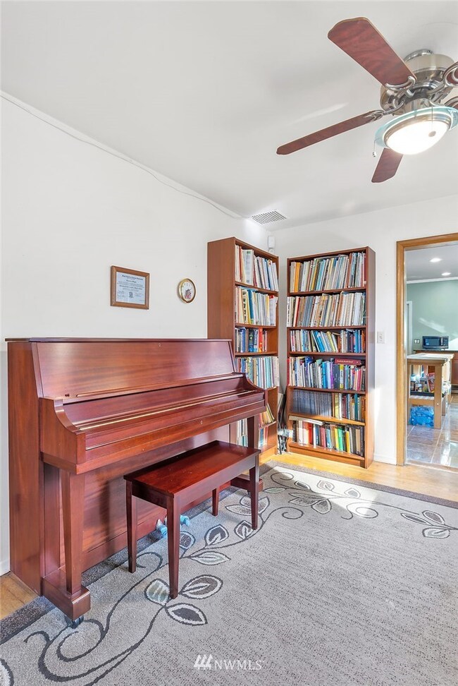 2021 Oakes Ave, Everett, WA 98201 - photo 6