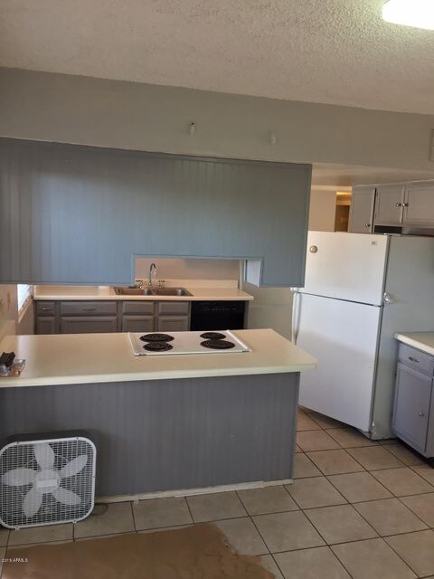 Kitchen breakfast bar