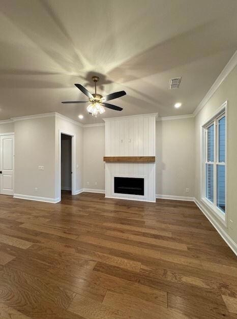 A gas fireplace to keep you warm in the winter mon