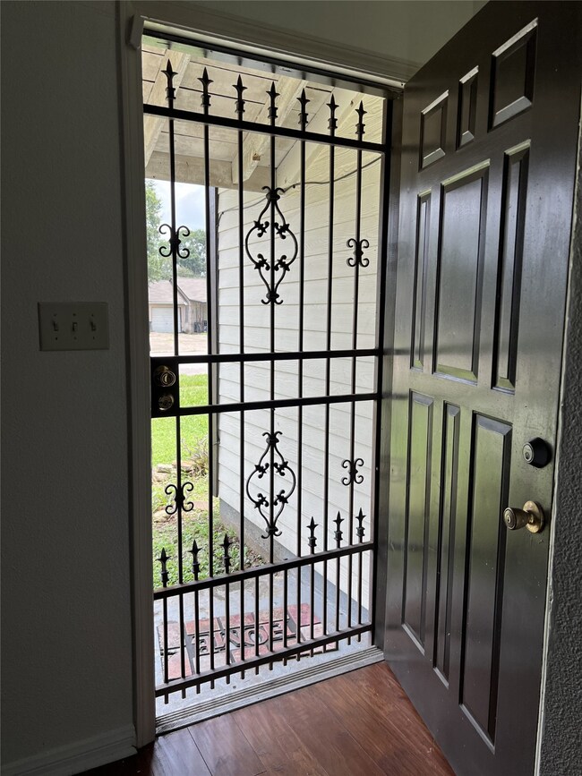 3602 Yellowstone Blvd, Houston, TX 77021 - photo 2