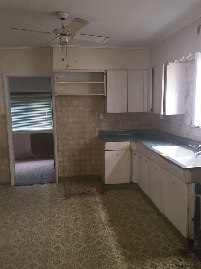 835 Vischer Ave, Schenectady, NY 12306 - photo 4