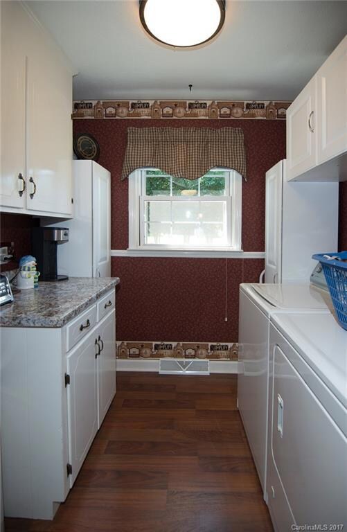 813 Valley St, Statesville, NC 28677 - photo 4