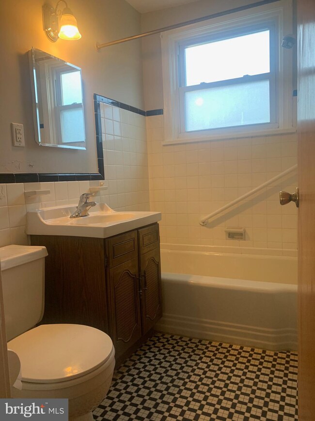 237 Pilgrim Ln, Drexel Hill, PA 19026 - photo 5