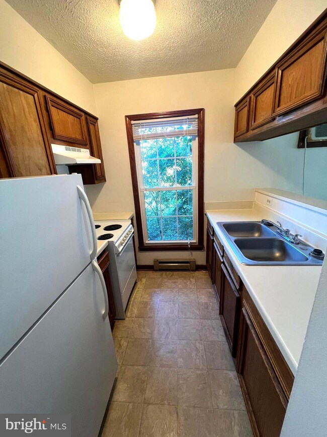 16273 Dahlgren Rd unit A, King George, VA 22485 - photo 3